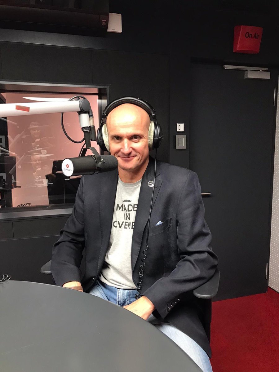 Movember_CZ's tweet photo. Děkujeme za možnost prezentace Movemberu na radiu Expres FM, kde Nadační fond Muži proti rakovině v rozhovoru s Milošem Pokorným reprezentoval prof. MUDr. Roman Zachoval, Ph.D., MBA.

#Movember #muziprotirakovine #NeRaka #NechSeVysetrit https://t.co/vvBpWjL7e9