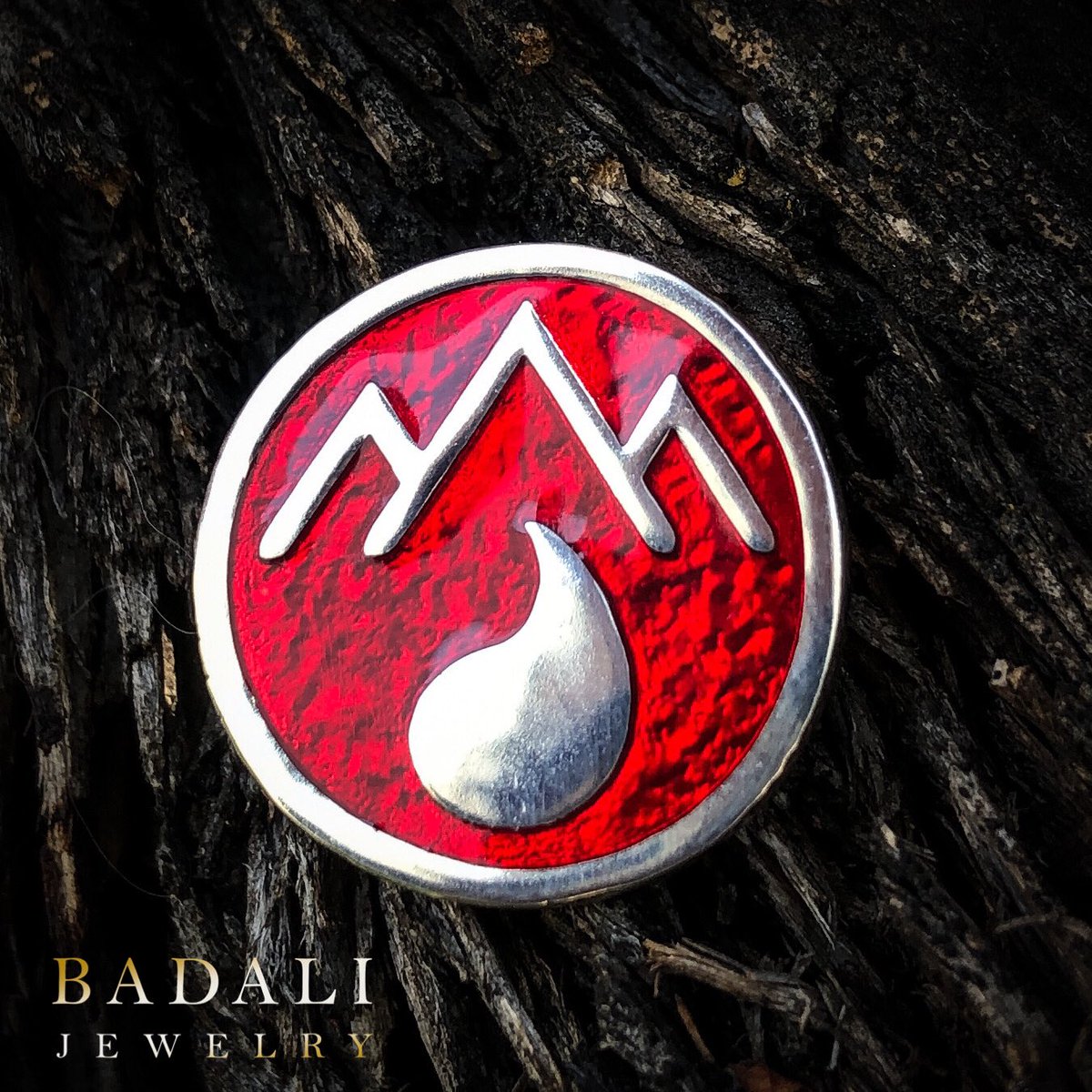 BadaliJewelry's tweet photo. Official Powder Mage Jewelry! Check out our collection of collection of pins and jewelry from the pages of @BrianTMcClellan’s Powder Mage series!
https://t.co/ZxGEogycVh
#PowderMage #ThePowderMage #MadLancers https://t.co/nZb27Uwoaq