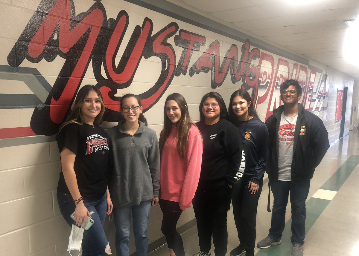 Creekview_SpMed's tweet photo. Congratulations to these wonderful, hard working student athletic trainers who achieved TSATA Academic All-State @Creekview_SpMed @CreekviewLeads #creekviewsportsmedicine @CFBathletics https://t.co/pIIEV876cA