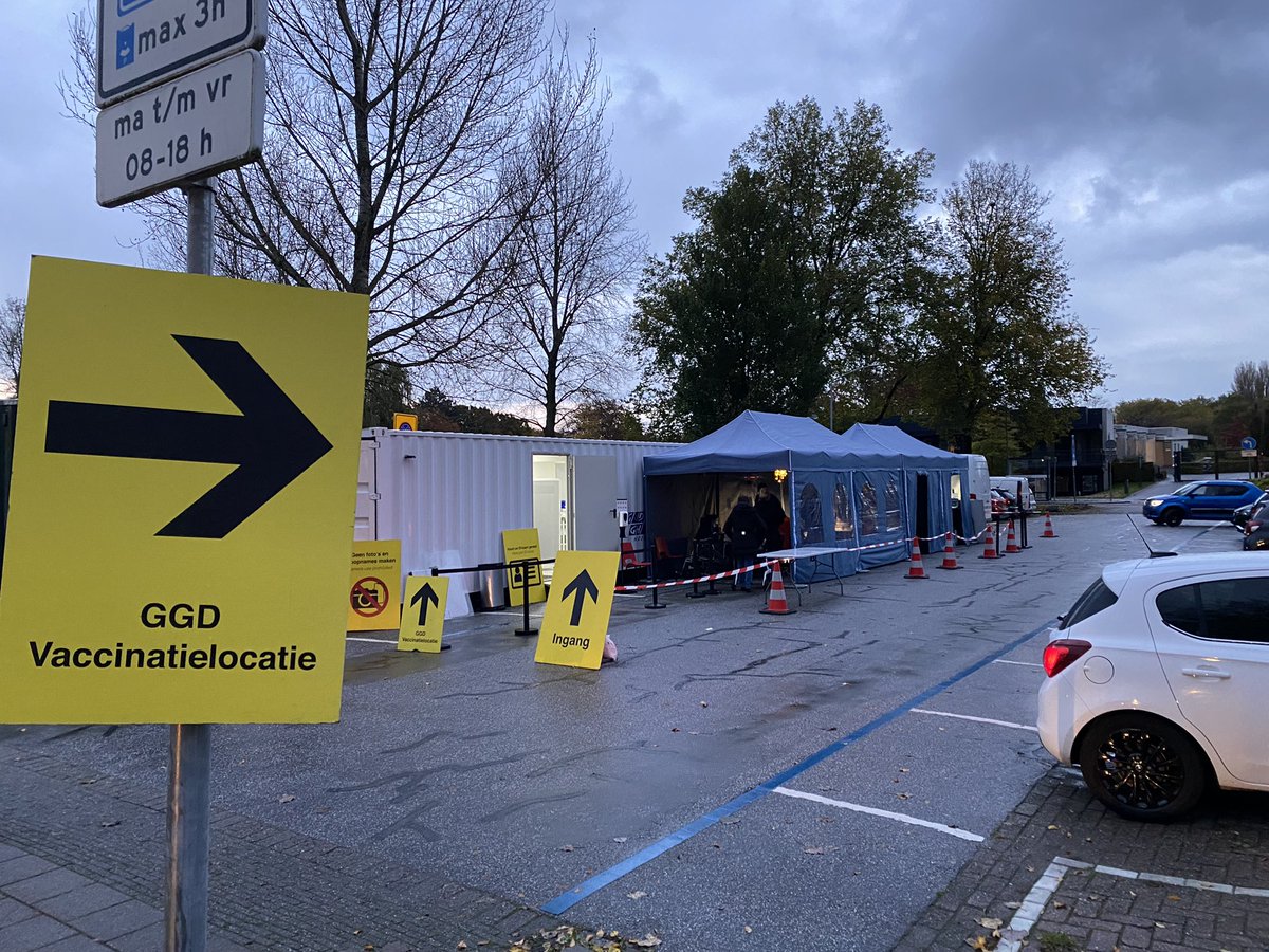rikvdlinden's tweet photo. Veel belangstelling vandaag voor de #prikbus in #Krispijn. Tot en met zaterdag 6 november kun je voor informatie over Corona en/ of een vaccinatie terecht op de parkeerplaats aan de Waldeck Pyrmontweg (vlakbij de Nassauweg). https://t.co/XXcOfd8G49