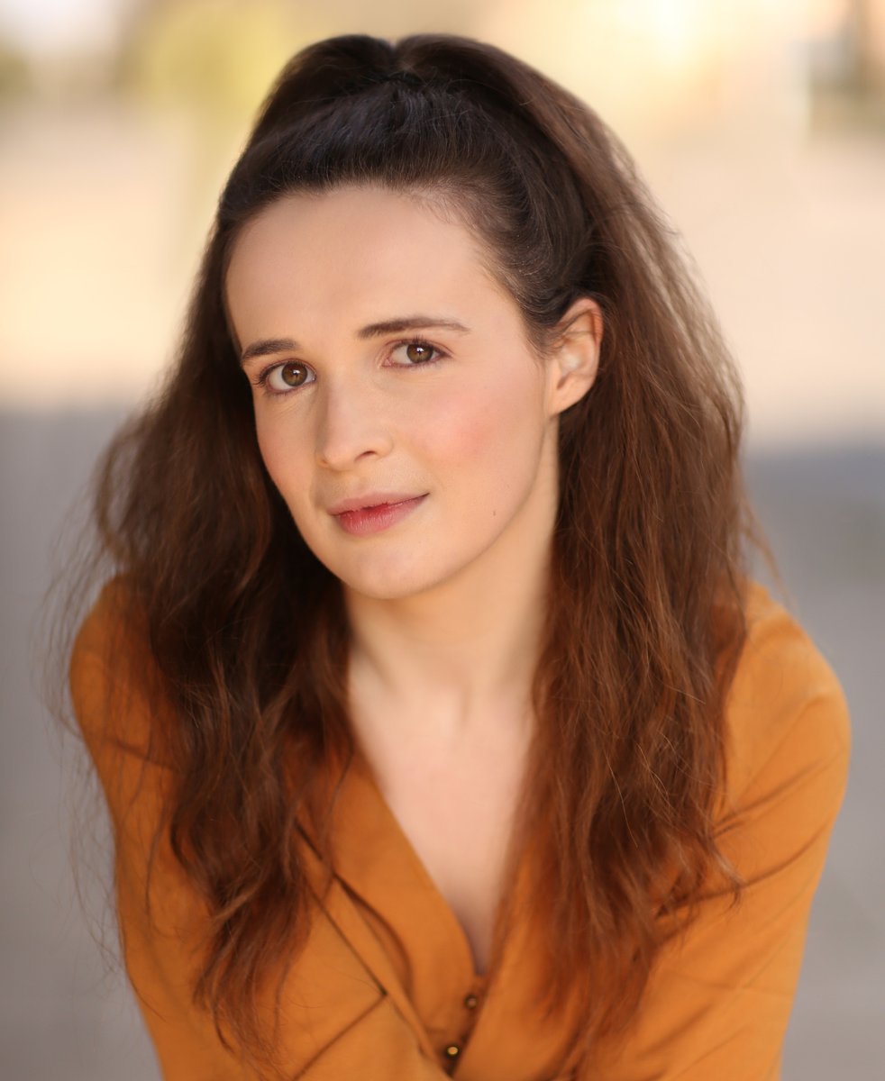 tinychange_tc's tweet photo. A play happening @ Tiny Plays #5 this Saturday: 

“Nothing Compares 2 U” by Mark Fenton &amp; Sinead O’Connor – a monologue about a song being stuck in your head.

We’re thrilled to have one of our oldest and most cherished friends performing this piece, the incomparable Lara Sprosen https://t.co/nX8M12vCnx