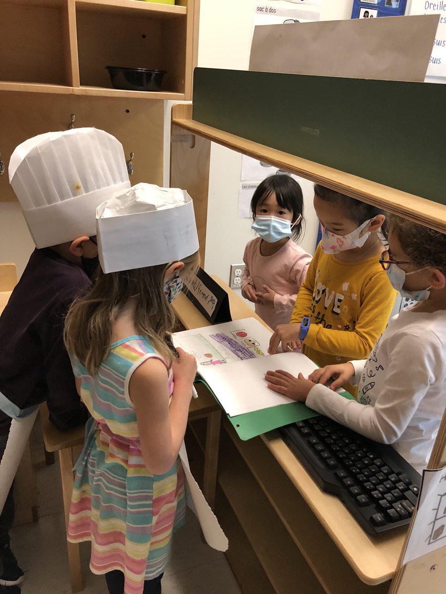 mrs_bennettkhps's tweet image. Our pizza parlour is open for business! C’est ouvert! 🍕#creativeplay #expressivelanguage  @KanataHighlands @MsKnigh35902415