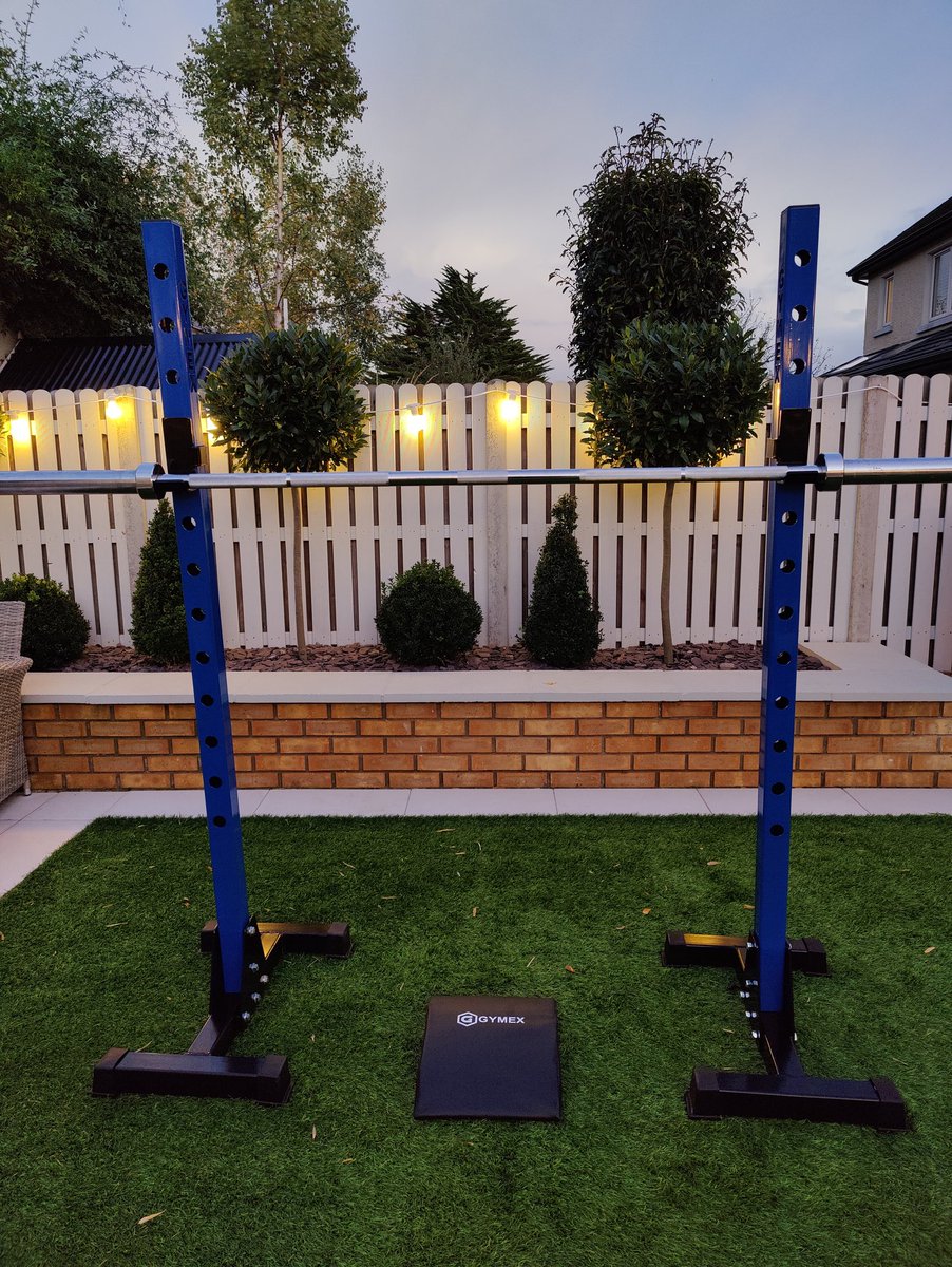 EamonFennell's tweet photo. Nice delivery from the lads in @Gymex  They knew I was struggling to load the bar, so they sent me out this squat rack. The perfect time of year to start lifting heavy 💪🏽 #homegym https://t.co/TNT04evNHR