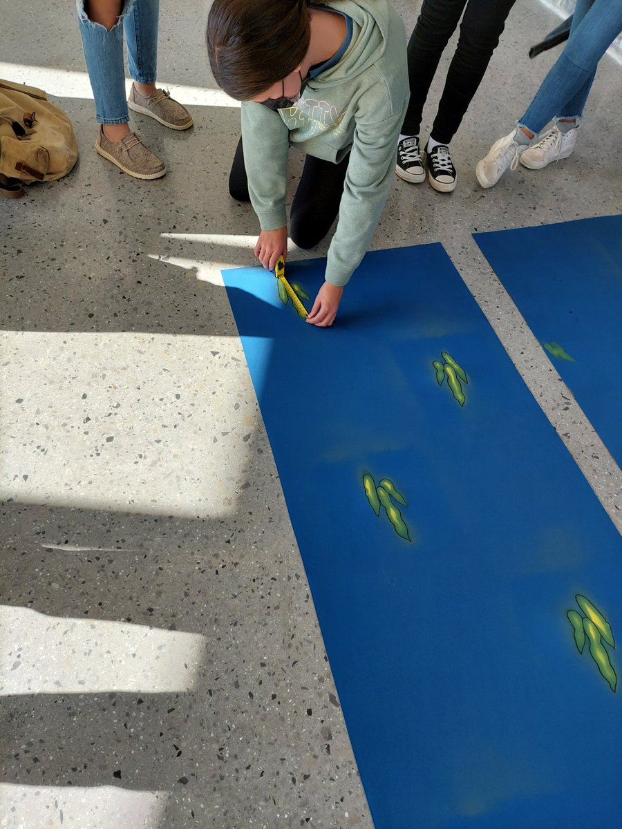 Science Festival was great today <a href="/VTSciFest/">VT Science Festival</a>. Here is museum student worker Michael Zigah discussing what paleontologists can learn from dinosaur tracks with students! 🦖🦖