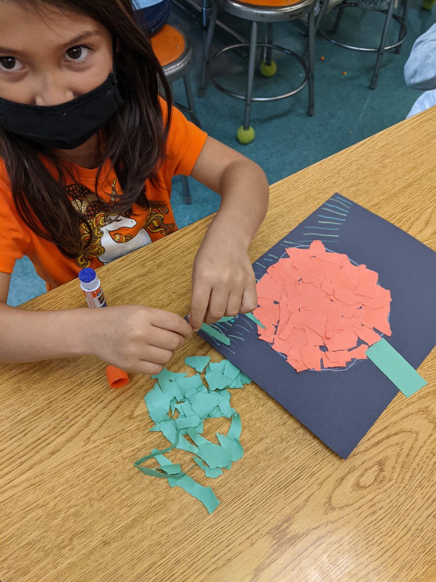 matulaartroom's tweet photo. Kindergarten created some awesome torn-paper pumpkins last week 🎃 https://t.co/Q5fT5ZS5xS