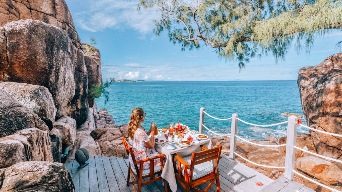 constancehotels's tweet photo. Ever had lunch 'on the rocks'?
Sit back and enjoy one of the best views of the #IndianOcean 😍
📍 #ConstanceLemuria
#Seychelles #TropicalView
#IslandLife #MyConstanceMoment https://t.co/cLlTHZooKF