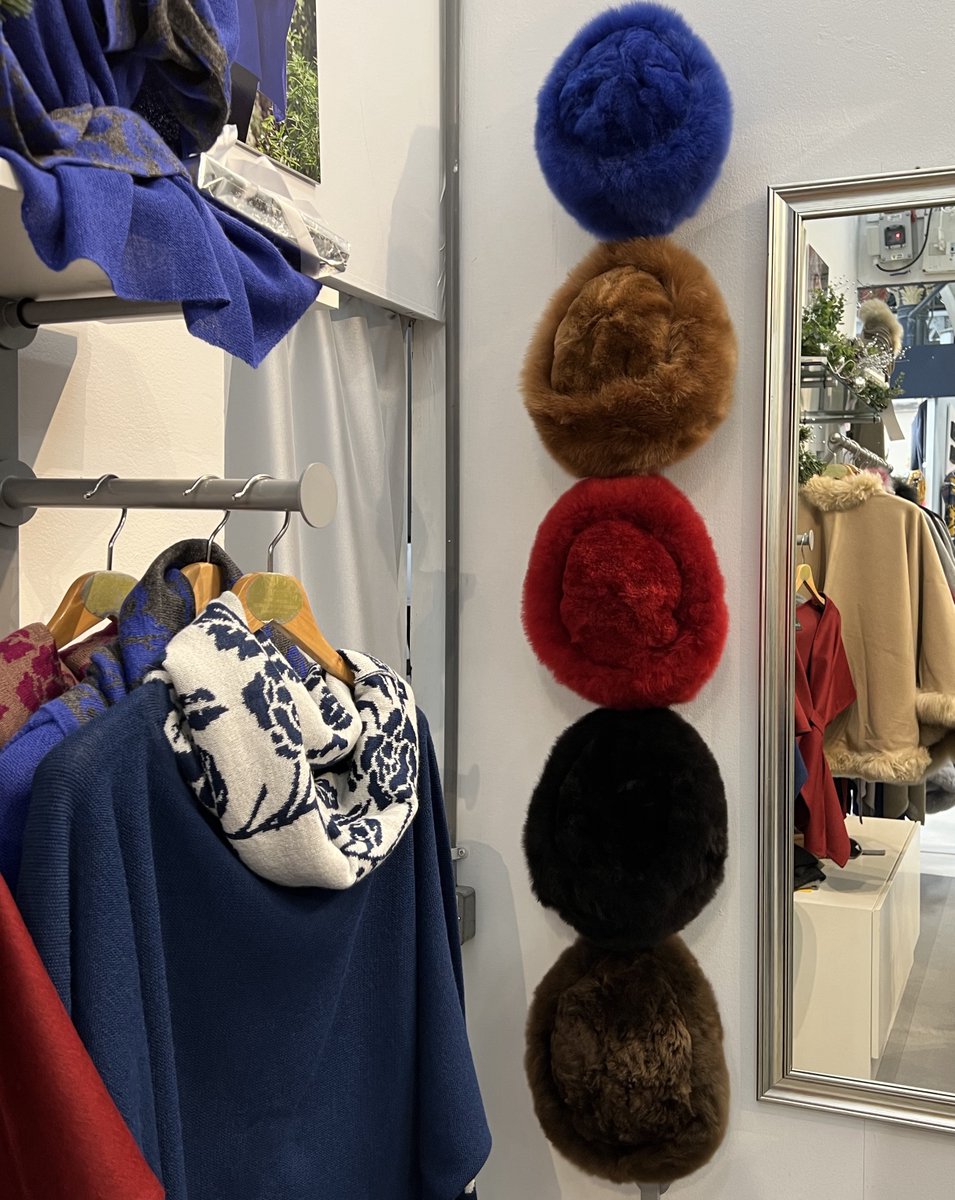 WomenTalking's tweet photo. A day of inspiration at the Spirit Of Christmas Event - Olympia.
Family, friends and pets were all well catered for.

@SpiritFairs @LacorineAlpaca #alpacafashion @TeddyAlpaca  #pollyfields #garlands @CreatureC_Ltd #dogs #pets @baydesignshades #oathhomeltd @ButternutBox https://t.co/5QoxaeEiNx