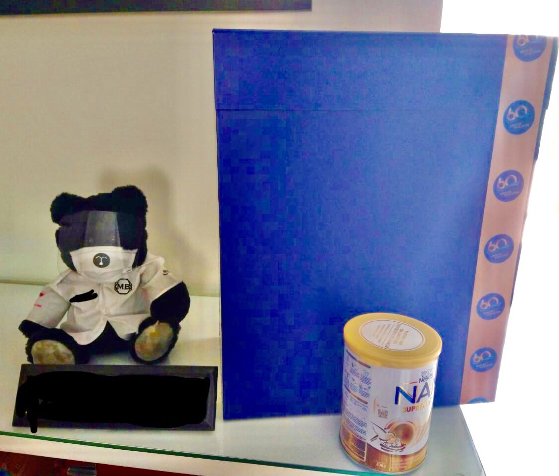 SBarquera's tweet photo. @Nestle @LinaMahyl @elpoderdelc @actuaporlasalud @abonvecchioa @mishaunar @UNICEFMexico @CSPI @pattirundall @IbfanB @lalecheleague Gifts @Nestle is giving to pediatricians in Mexico (a “kit” to motivate them to prescribe formulas). The teddy bear has the physician’s name embroidered. They also give lots of free samples for patients &amp; a coffee machine. I guess @ATNIndex  should check well. @marionnestle https://t.co/TqnamNPrw4