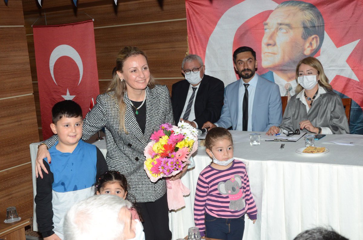 İl başkanımızın, il yönetim kurulu üyelerimizin ve ilçe başkanlarımızın katılımıyla 1. Olağan Menemen İlçe Kongresi'ni gerçekleştirdik. İzmir'in Deva ailesi, birlik ve beraberlik içinde gün geçtikçe büyüyor. 
Menemen’in Deva'sı hazır !