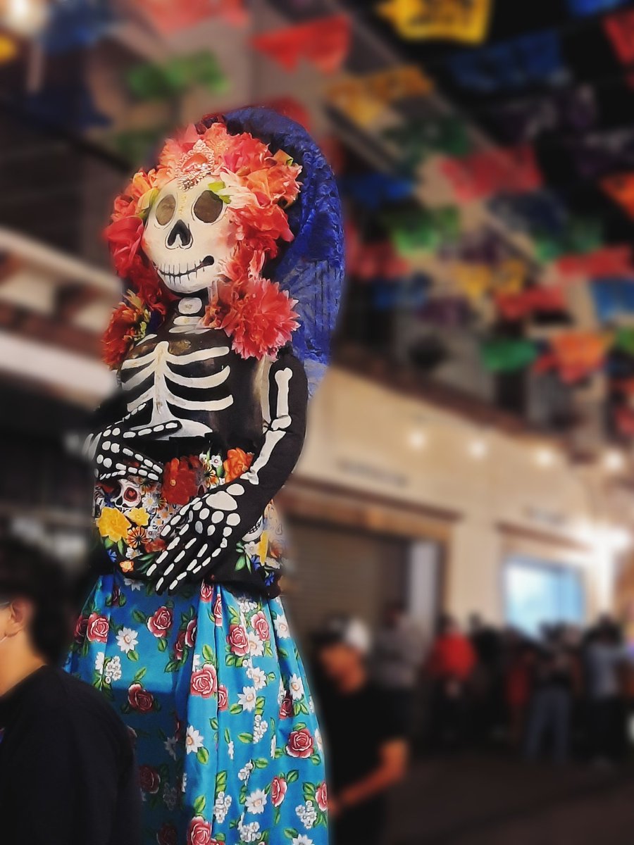 MichelleSimoneS's tweet image. "Dia de Muertos" en Querétaro, MX 

This night signifys prayer and remembrance of friends and family members who have died
.
Definitely an experience in Mexico that I will always cherish. #diademuertos2021 #DiaDeLosMuertos #DayOfTheDead #halloweencostume  #DontLetItBreakYourHeart
