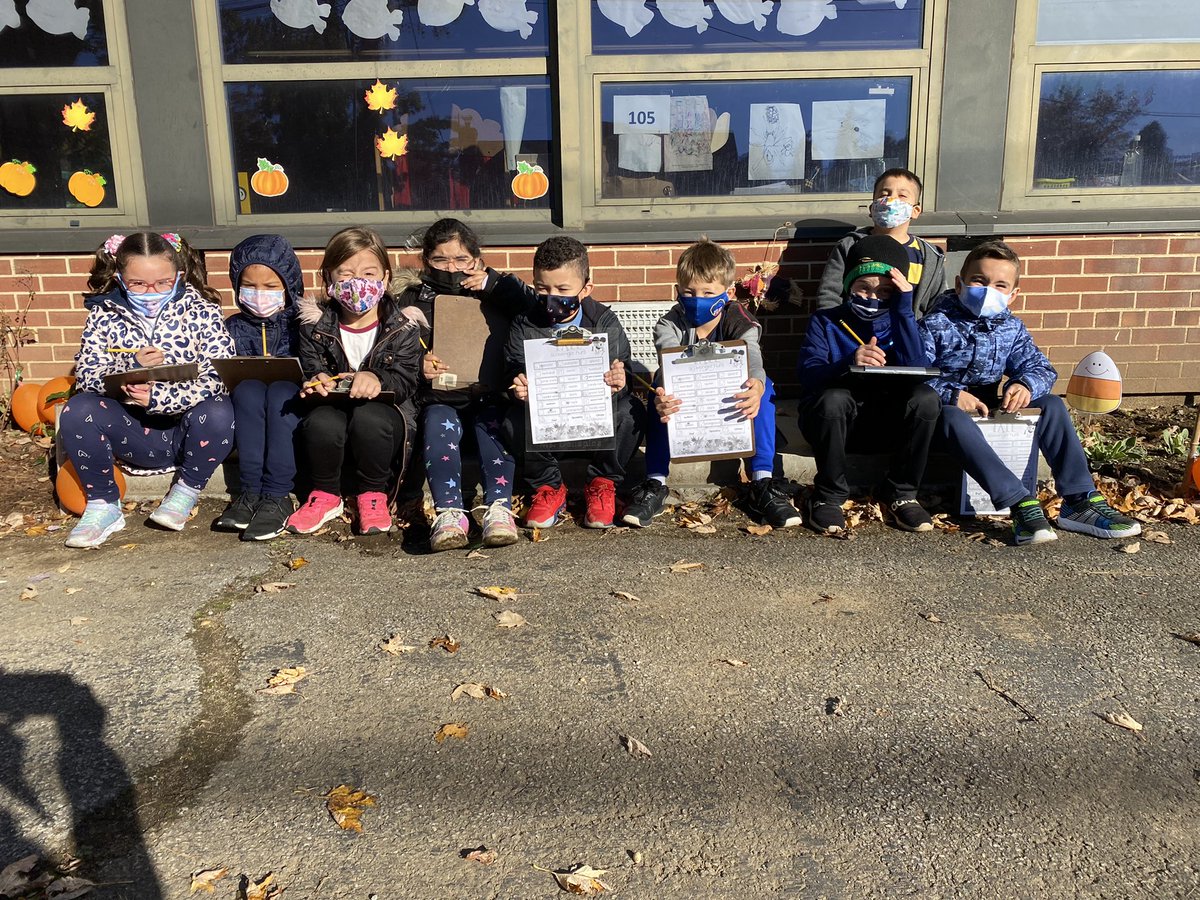 CarrieCullen5's tweet photo. So much fun at the Fall Scavenger Hunt!! @MrJohnFrias @WheelerAvenue https://t.co/GTqpKNZ5nf