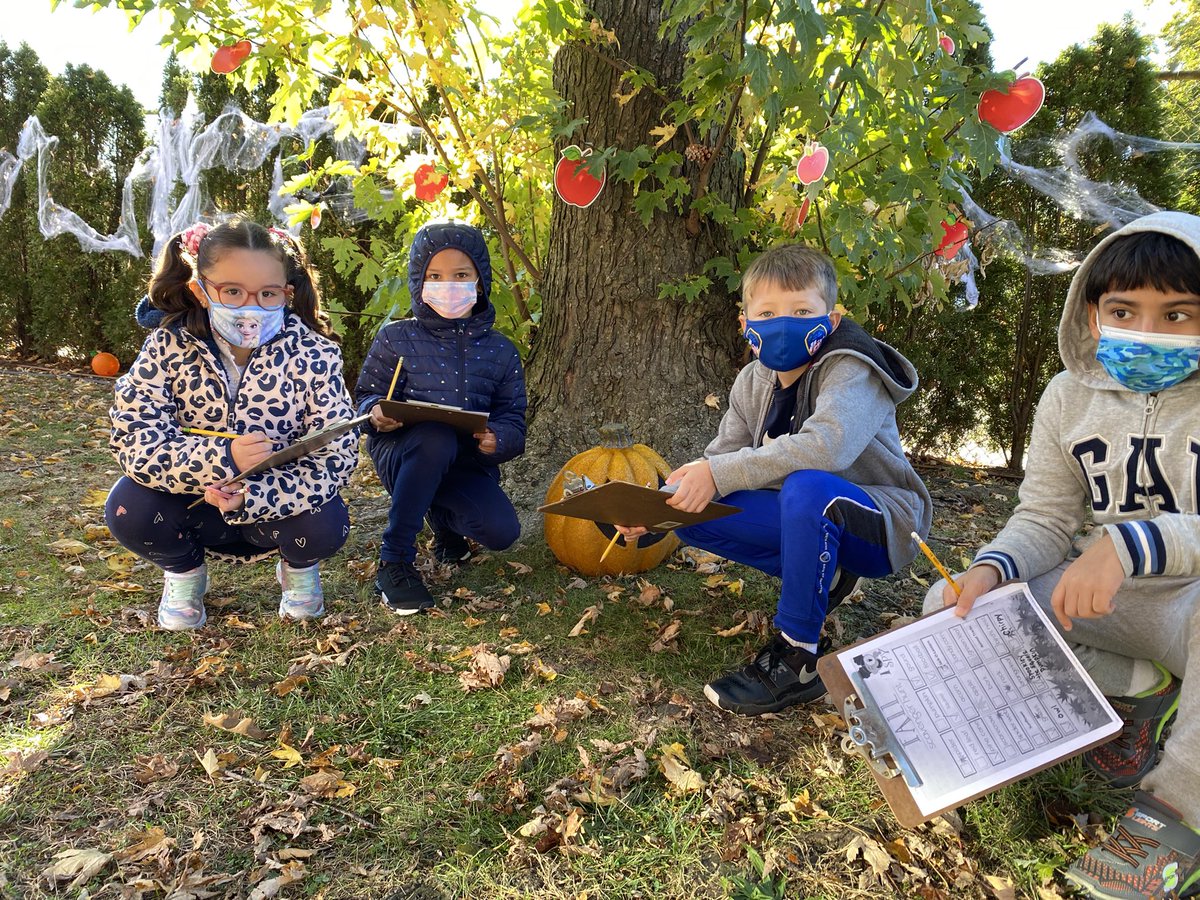 CarrieCullen5's tweet photo. So much fun at the Fall Scavenger Hunt!! @MrJohnFrias @WheelerAvenue https://t.co/GTqpKNZ5nf