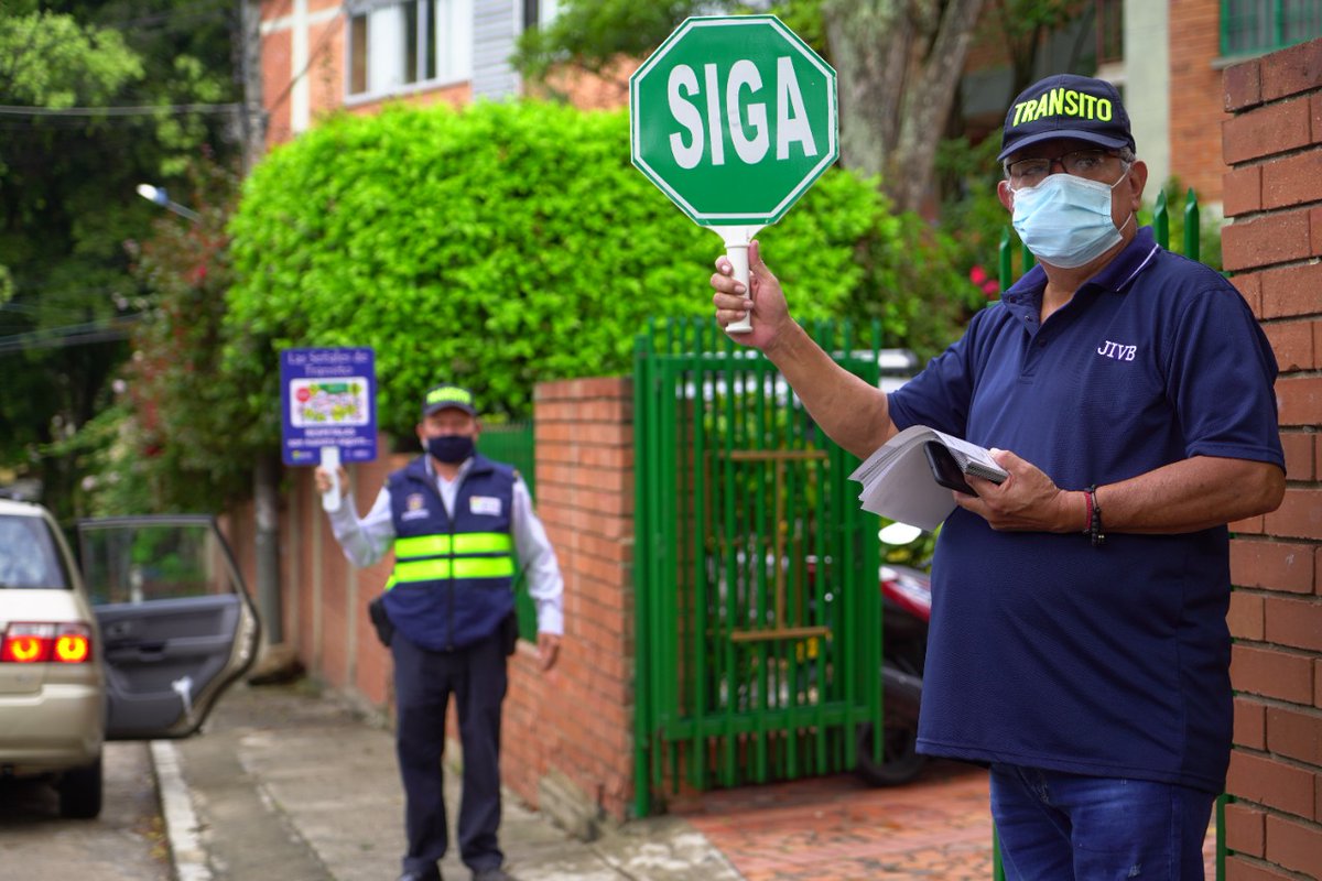 #En Villabel 
Para garantizar la seguridad vial de los estudiantes, la Oficina de cultura ciudadana adelanta campañas pedagógicas con los  motociclistas . Además, es necesario evitar que se siga usando el transporte informal que pone en riesgo la vida de la comunidad educativa.