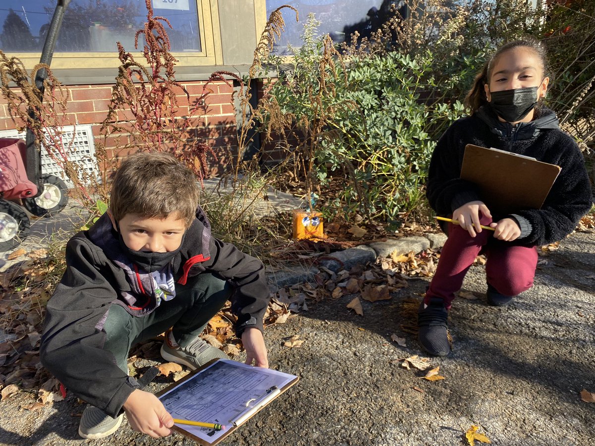 CarrieCullen5's tweet photo. Fun time at the Fall Scavenger Hunt!! @MrJohnFrias @WheelerAvenue https://t.co/YAnvfpBczG