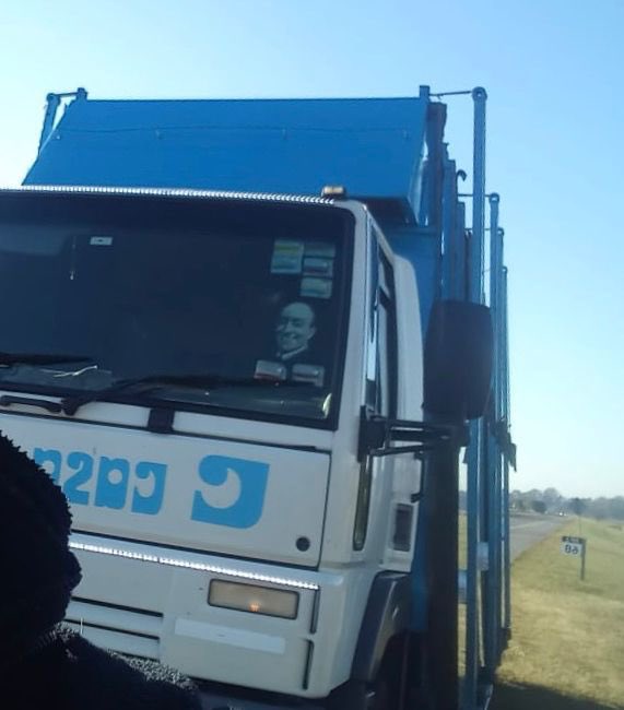 marcecalello's tweet photo. Me acaban de robar este camion . Zona Quilmes Oeste. Por favor viralizar. Muchas Gracias https://t.co/svD6X8RRKV