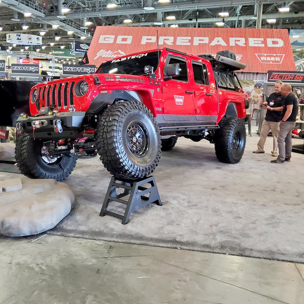 WarnIndustries's tweet photo. Here are our 2 builds from the '21 SEMA Show. Both are #WARNequipped with our Epic Jackhammer Wheels. And yes, we now offer them in 6 and 5 lug! Both wear our Elite bumpers front and rear, have VR EVO winches and our new rock sliders, too! #SEMA2021 https://t.co/nS9h2fmabE