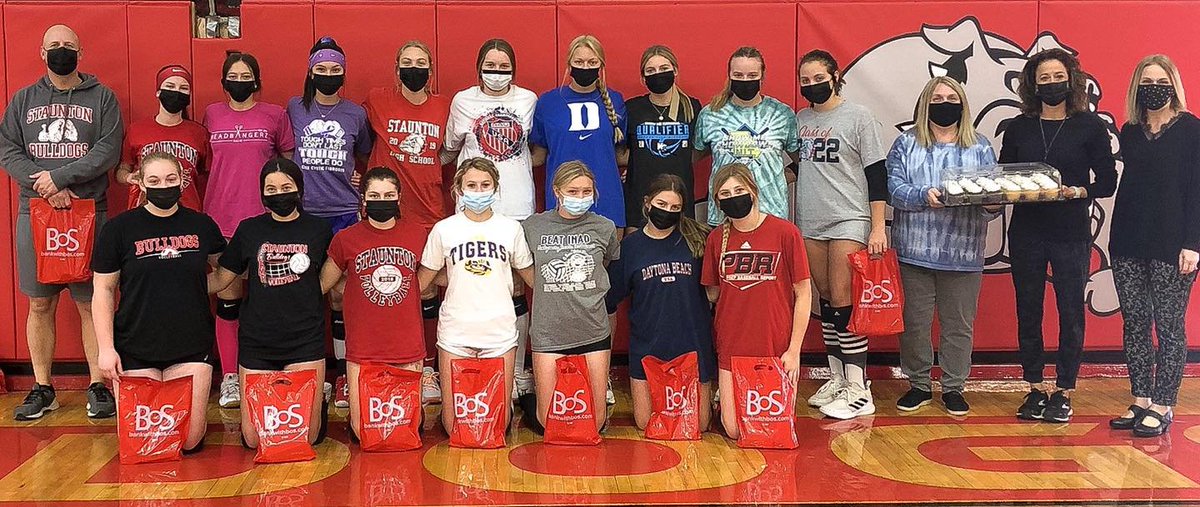 TNVBCgators's tweet photo. The Lady Bulldogs of Staunton High School are headed to the volleyball sectional championship tonight. Good luck girls! #BOSCommunity 🏐 https://t.co/bQbULPJ8yY