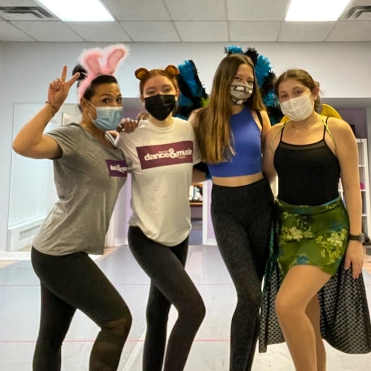 TheBDM_Studio's tweet photo. #halloween2021 #fall2021 #toronto2021 #beaches2021 #weareback #inperson https://t.co/rUmzaJObcZ