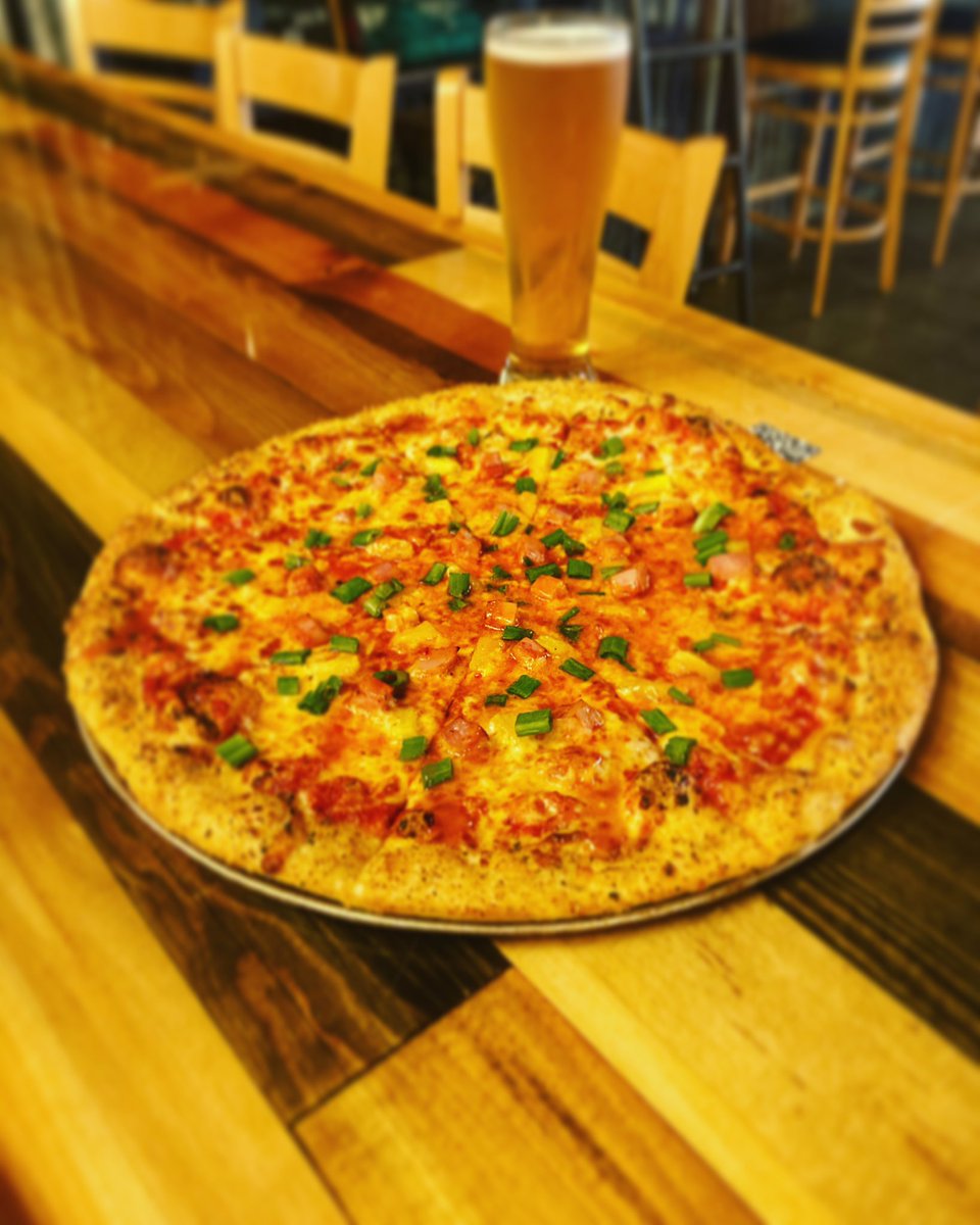 roots_brewing's tweet photo. Love the beer? Try the Pizza!
New pizza - 🍍The Pineapple Express🚂
Ham, Pineapple, Green Onions &amp; Mango Habanero Drizzle https://t.co/p745Bm4Ftn