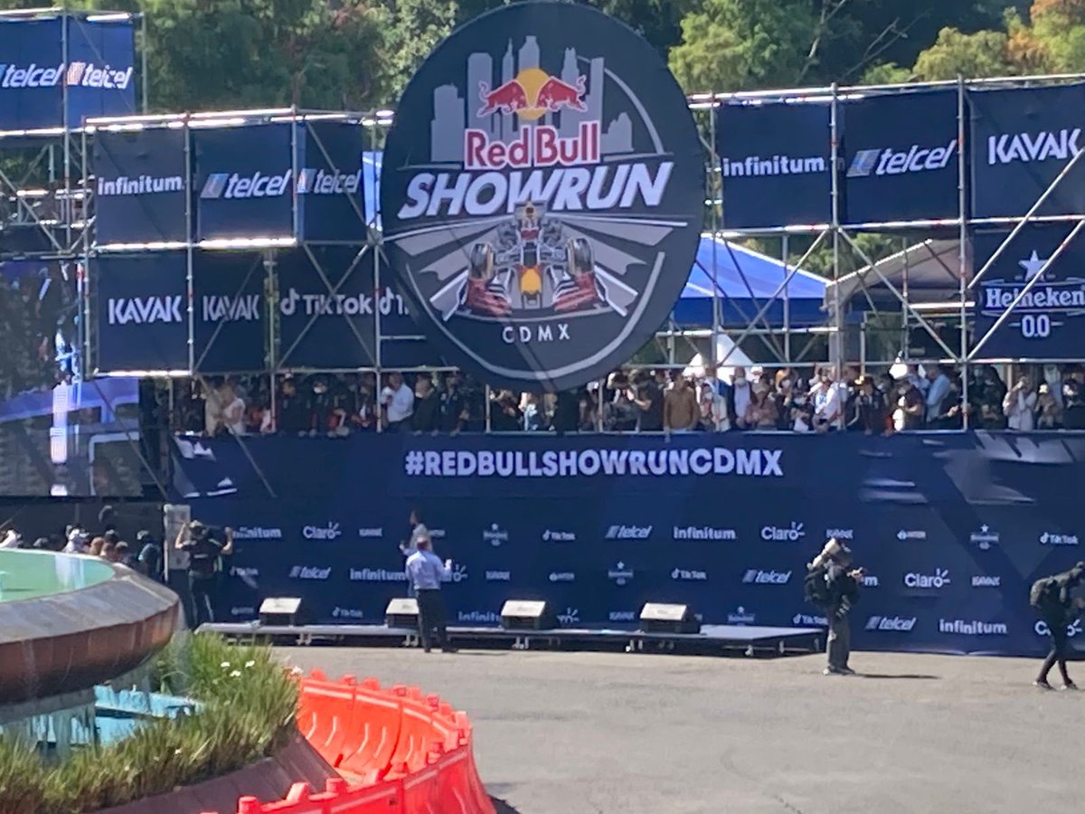 weronaldo9's tweet photo. @Telcel We ❤️ @SChecoPerez y @Telcel 
#TeamChecoRedBullShowRun #RedBullShowRunCDMX https://t.co/kjEksrNf8I