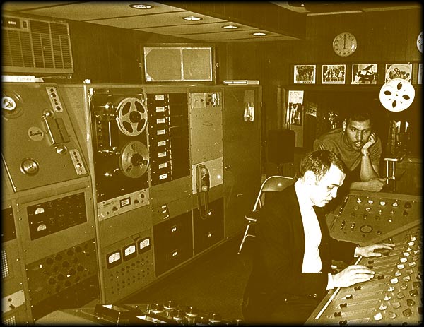 vintageking's tweet image. Vintage King sends our condolences to the friends and family of Dr. Ed Wolfrum. Ed forever put his stamp on modern music with the advent of the Wolfbox, a DI box that was used by many of The Funk Brothers at the height of Motown's success.