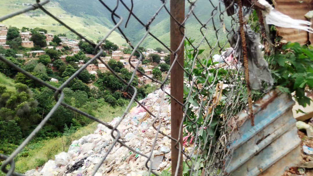 Metras2_0's tweet photo. Metras de la parroquia Sucre y Movimiento de Mochileros seguimos en ofensiva recuperando espacios en Caracas... https://t.co/z34gSnTANm