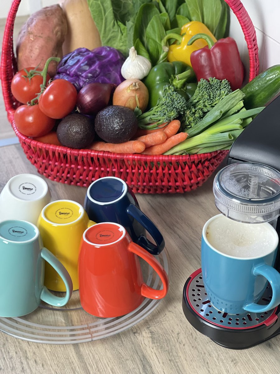 4everfloless's tweet photo. Well Autumn 🍂 is here in the UK, no more long bright &amp; sunny days. At least I can brighten up my days with these beautiful mugs from @SweeseFans.

Since going plant-based I love colour…🥕🥦🍅🥒🧅 🫑🍠🥬 colour makes me happy!
Thank you #sweese 

#sweesefans
#sweesemugs https://t.co/bHzracAAd7