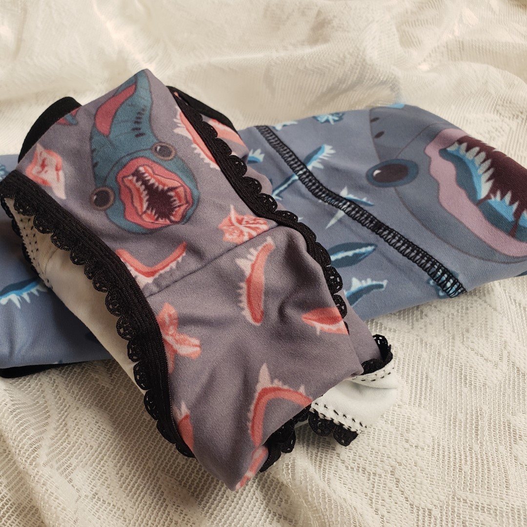 GeoPetalFabric's tweet photo. His and Hers (and Theirs) Horrors
.
I swear I am almost out of jokes and pictures about this underwear. Almost. Kind of.
.
#GeopetalFabric #FossilFashion #Microfossils #Geology #ScienceClothing #ScienceFashion #Conodonts #Eeleganza #2021SVP https://t.co/vnw6VvXW96