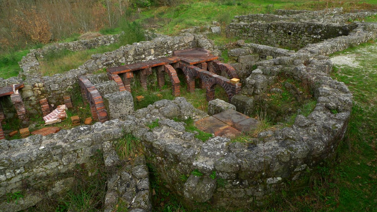 Aquis3D's tweet photo. O xacemento romano de Riocaldo (#Lobios #Ourense) pasa de chamarse Aquis Originis a #AquisOgeresibus. "Esta mansio puido ter sido construída polo persoal destacado no forte romano de #AquisQuerquernnis", sinala David Pérez, "pero a #mansio durou moito máis que o propio forte". https://t.co/edZrlLfmBC