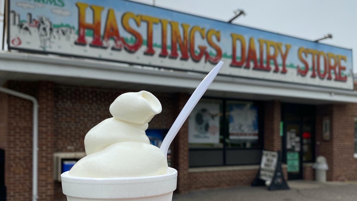 TSBLDist's tweet photo. Broasted Chicken, soft serve, and a Waterfall.
Only in Hasting, MN can you get delicious broasted Chicken (M&H Gas Station), homemade soft serve (Vanilla & fruit flavors) while enjoying the Vermillion Falls. #mnadventure https://t.co/fymHalCyA6