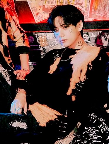 kthprettyhands's tweet photo. ROCKSTAR #TAEHYUNG (REAL !) — a much needed thread https://t.co/qnYYmzuyKQ
