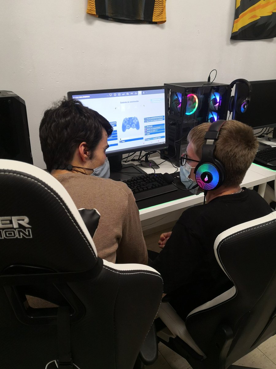 BTheGameLH's tweet photo. ¿Te apasionan los videojuegos y quieres formarte en esports?

Ven a conocernos y te ayudaremos a alcanzar tus metas y desarollar tus habilidades. 👨‍🏫

Ponemos en valor los beneficios de los videojuegos para sacarte el máximo partido.

🔸 3h/semana
🔸 85€/mes

#esports #academia https://t.co/VN7Ojplajo