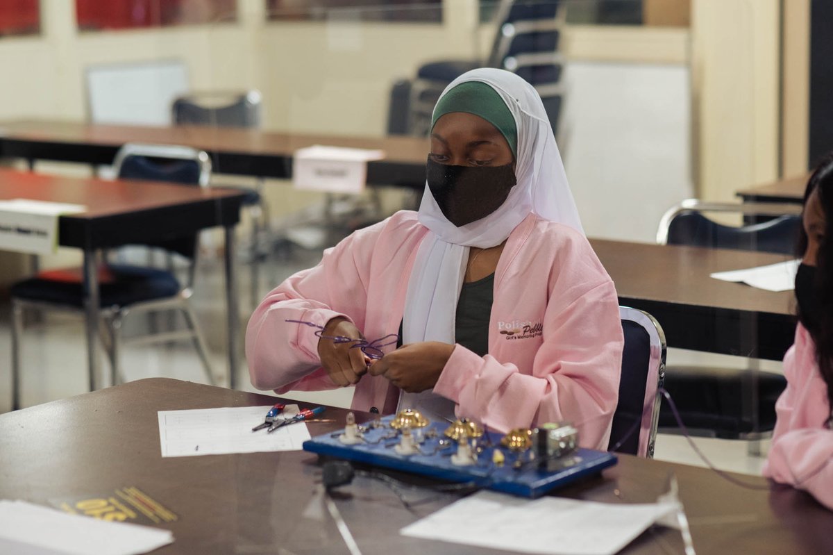 PolishedPebbles's tweet photo. BE WHO YOU CAN SEE! At our first #PinkHardHat Symposium last month, @PolishedPebbles girls learned #electrician and #carpentry skills at @CWITEquityCNTR with our #mentors and partners at @CiscoBuildUnion, @MidAmCarpenters and @milhouseinc. #womenintrades #womeninconstruction https://t.co/QubVGBdYyq