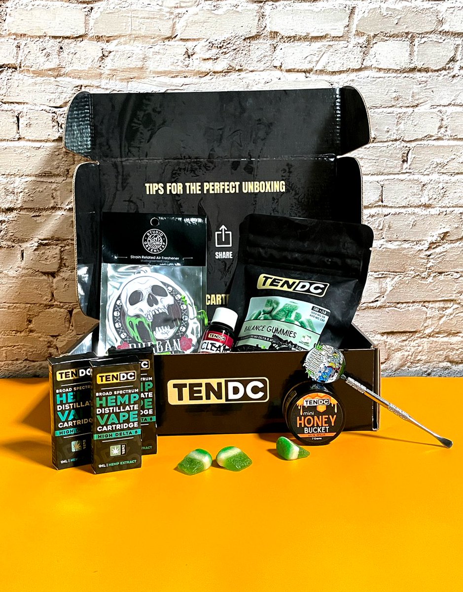 thereal10dc's tweet photo. Congratulations to our Halloween Giveaway winners Ian T., Daniel R., and Carroll M.! We hope this is an excellent start to your Holiday season. 🎃🌿👻 We had over 515 "trickortreat"ers this year. Thanks to all for participating! https://t.co/WwHiYBMvLy