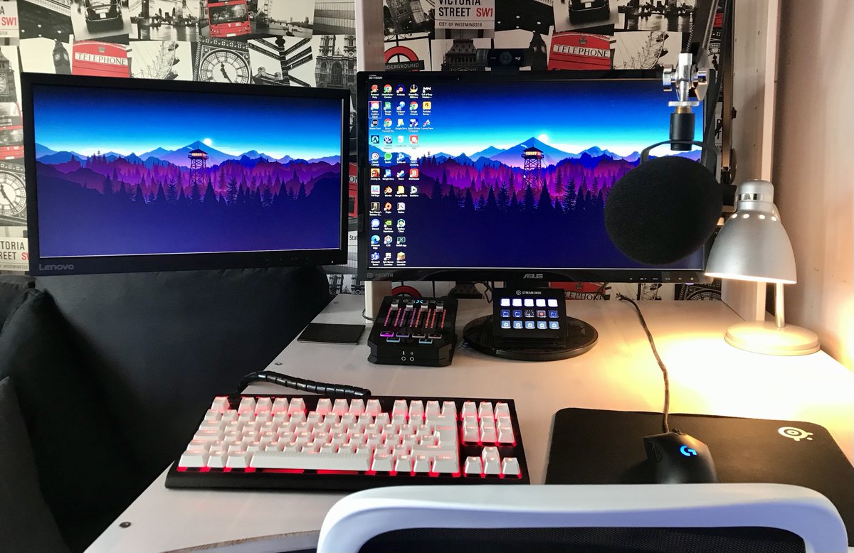 MatchPoint012's tweet image. My 2019 Setup VS my 2021 Setup 

Which one would you rather have? 😏