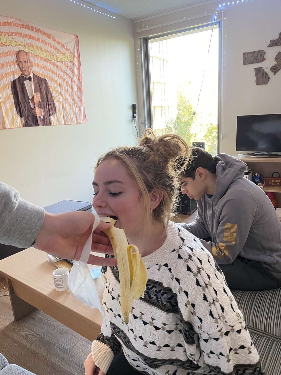 bayn_'s tweet photo. Banana https://t.co/gg6w7ILRQe