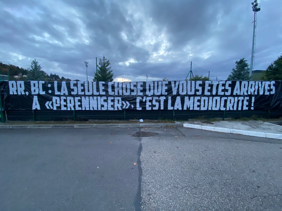 VertsEnColere's tweet photo. « RR, BC : LA SEULE CHOSE QUE VOUS ÊTES ARRIVÉS A "PÉRENNISER", C'EST LA MÉDIOCRITÉ ! » #ASSE https://t.co/ppIl2iRurY