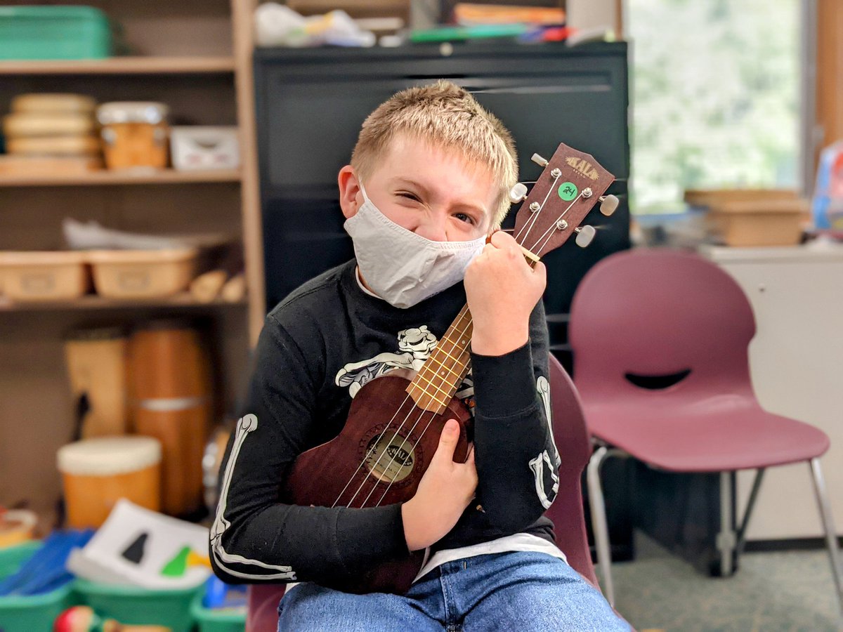 MrKelley64's tweet photo. The @MCSPresidents 5th graders from #HayesElementary are becoming ukulele rock stars in music. Excited to see their skills continue to progress. #WeRPrexies https://t.co/WJmW5zCqlv