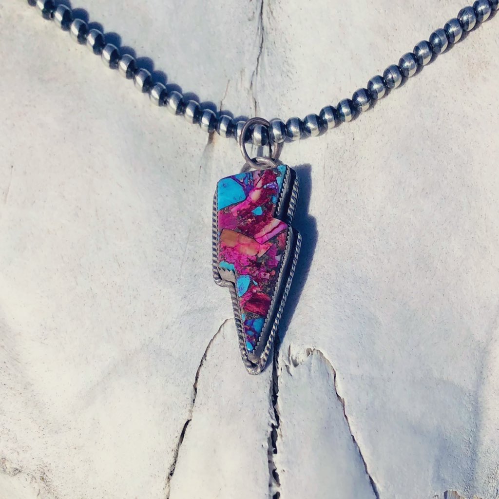 moth_metalworks's tweet photo. My birthday is only one month away, as of today!! Meaning, my second annual Pink Party Drop will be going live on December 3rd!!💘🌸💕🎀

Here’s a little throw back to my favorite from the last drop 🤤 https://t.co/h85mVDDmXr