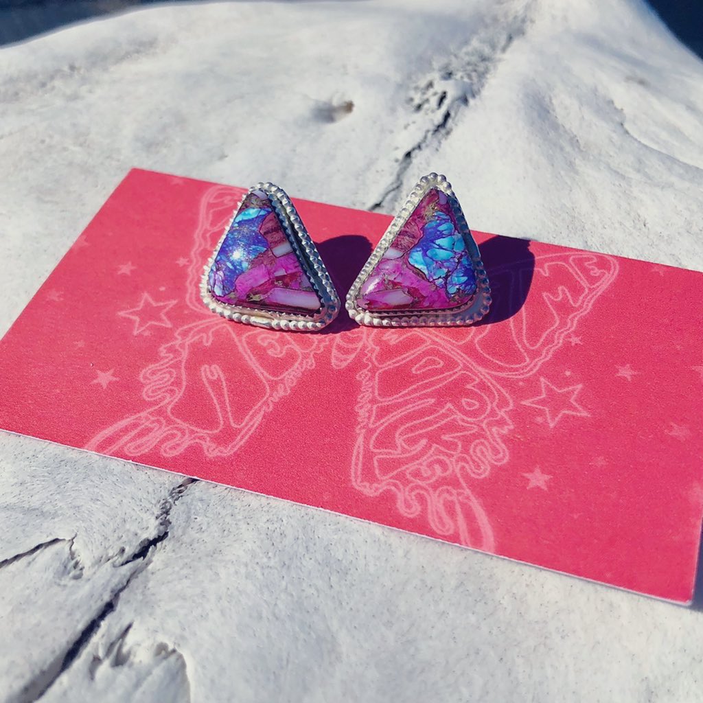 moth_metalworks's tweet photo. My birthday is only one month away, as of today!! Meaning, my second annual Pink Party Drop will be going live on December 3rd!!💘🌸💕🎀

Here’s a little throw back to my favorite from the last drop 🤤 https://t.co/h85mVDDmXr
