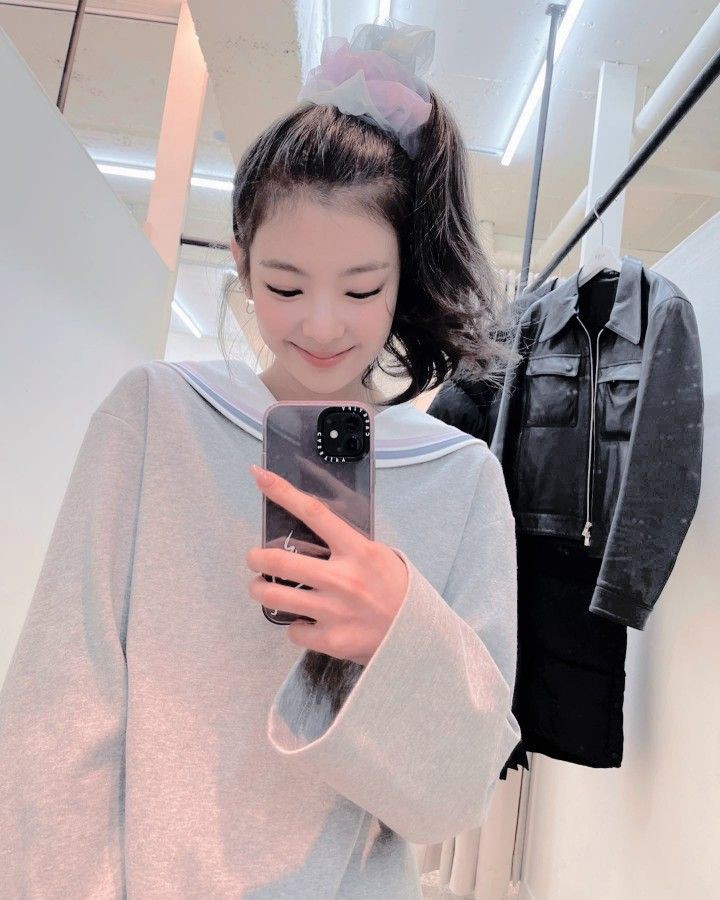 UntukLiaa's tweet photo. dan yang terakhir, stop jadi orang paling lucu di dunia! Karena jiel ngga kuat hatinya buat terus terusan sama kelucuan kamu. dan! jangan pernah stop untuk mencintai jiel! ini sangat tidak boleh! 
once again babe, i really really really love you so much. https://t.co/Qt4SjbZIVr