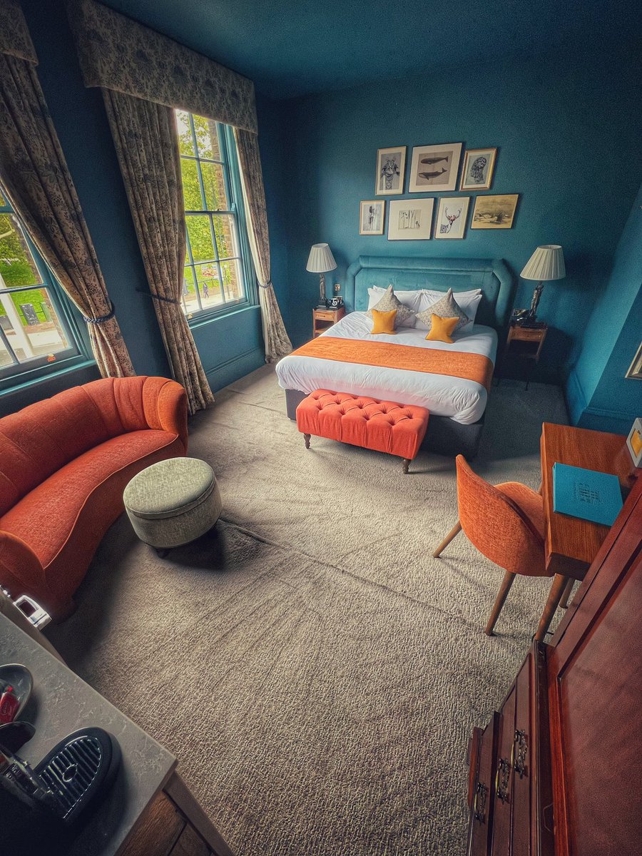 #GIVEAWAY. We’d love to give you a BOTTLE OF RED #WINE and a gorgeous #CHEESEBOARD. This is what you need to do:
1. Follow @aragonhouse
2. Like this post
3. Tag your #friends whom you want to enjoy the wine and cheese with
4. Share this post on your IG feed or IG story