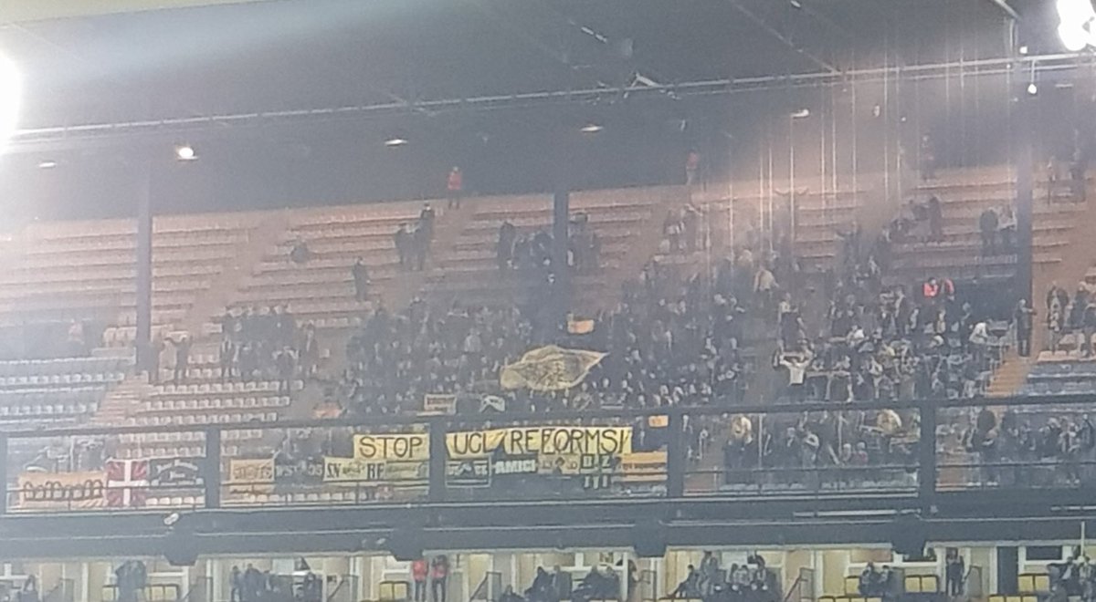matt_4d's tweet photo. Europe-wide protests against the planned #UCL reforms this week, including:
FC Porto in Milan
FC Bayern vs. Benfica
YB Bern in Villarreal
#stopuclreforms https://t.co/kzU6pP1tk8
