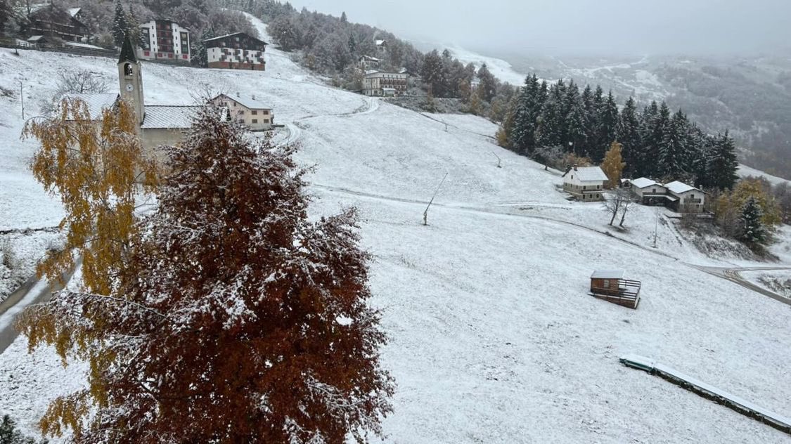 Prima neve <a href="/invalsesia/">inValsesia</a> 
#valsesia #snow #autumn #viaspettiamo #frozen #picoftheday