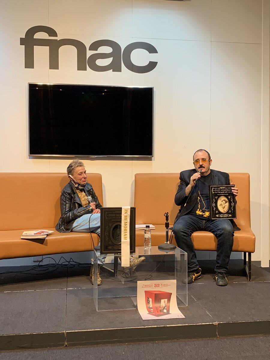 CasadoConElCine's tweet photo. Para acabar la jornada hemos podido estar en la presentación del libro #PostMortem , que recoge una colección fotográfica de Carlos Areces. Hemos hablado de cómo ha cambiado la sensibilidad ante la muerte a través de los tiempos, entre otras cosas. 💀 https://t.co/3uWYGkcXYE