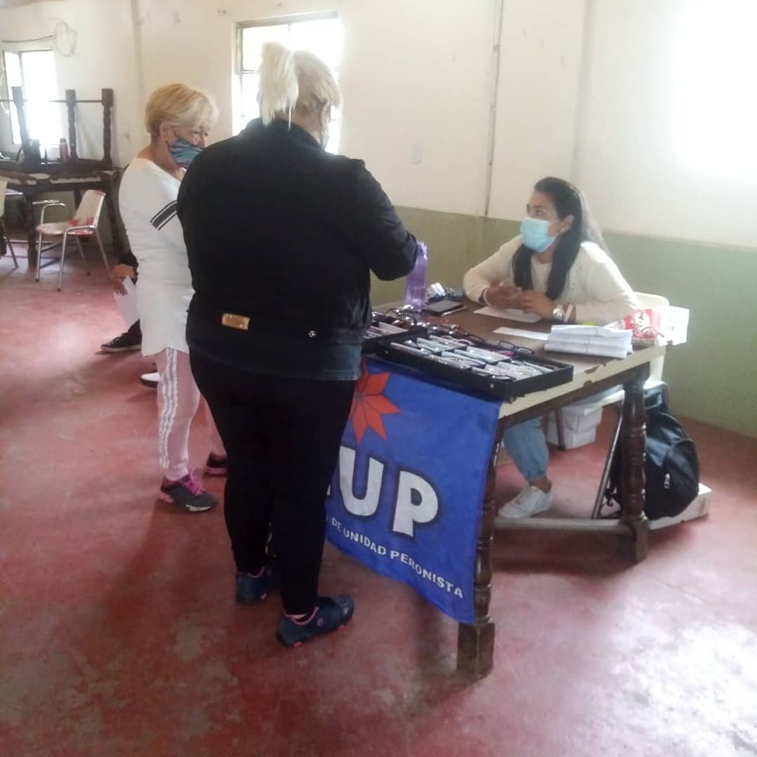 MerloMup's tweet photo. El sábado pasado se realizó la segunda jornada oftalmológica en el barrio segunda Loma Grande, en la sociedad de fomento Don Francisco de Merlo, donde hubo una gran concurrencia de vecinos y vecinas de nuestro querido partido de Merlo ✌🏼🇦🇷

#MUPMerlo 
#MovimentoDeUnidadPeronista https://t.co/DnSHiv0yTO