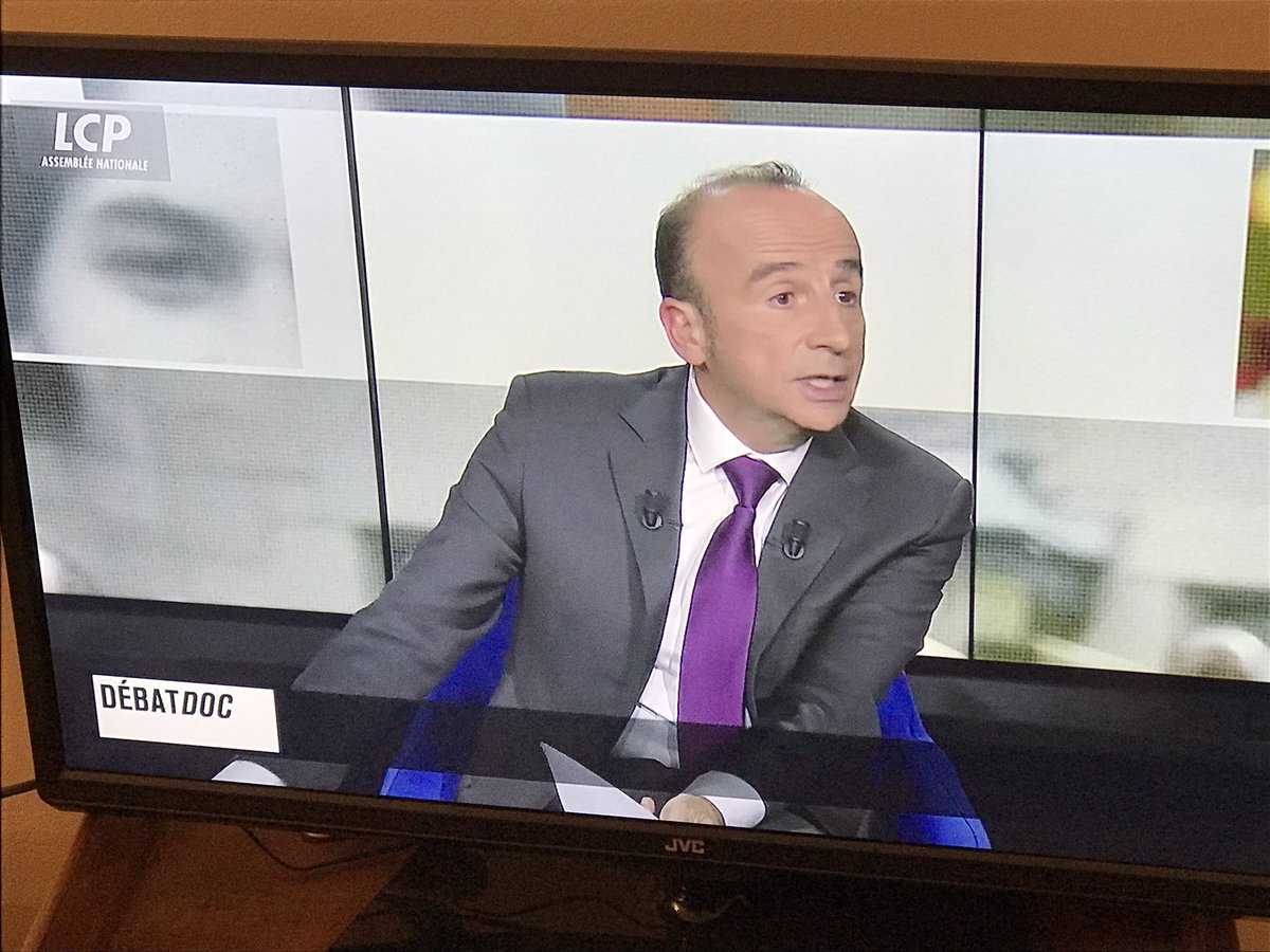 laurentmichel75's tweet photo. Sur @LCP ce soir dans Débat Doc un documentaire intéressant sur le #MDO pendant la crise des #gillets jaunes de @Fred_Ploquin . Il aurait pu montrer aussi les dommages, les outrages, agressions, blessures et violences sur les #FDO. @PoliceNationale @Gendarmerie @Interieur_Gouv https://t.co/AAFnSBpXpa