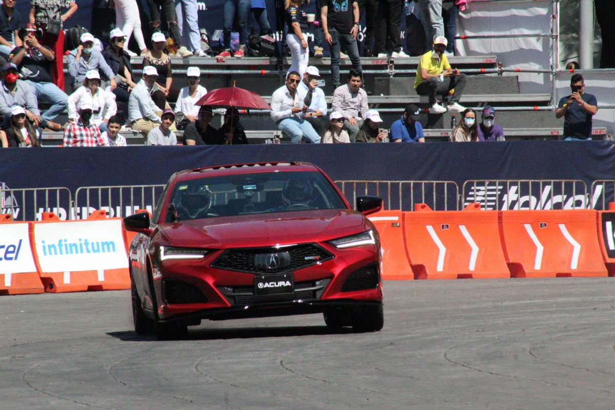 Alexisvazco21's tweet photo. Hermosas hot Laps
#redbullshowruncdmx https://t.co/tawwdWCA9E