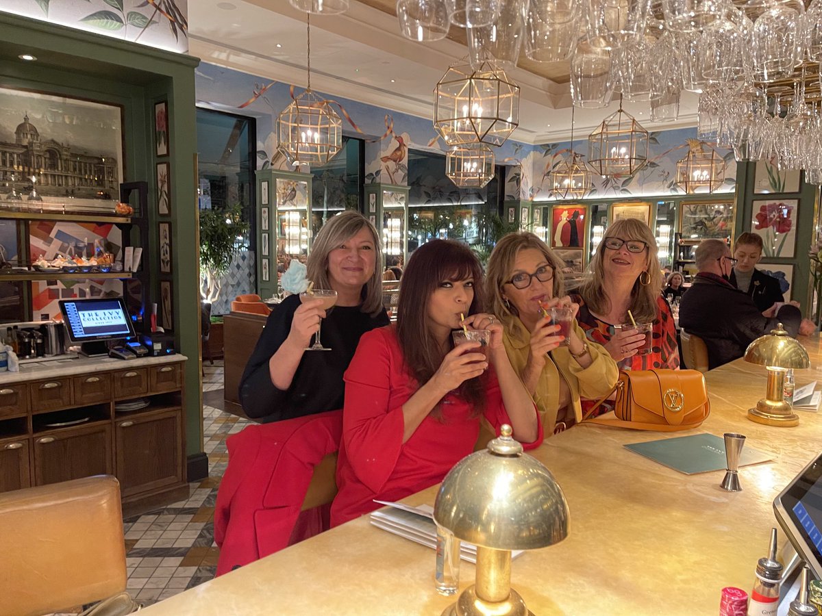 CrB staff celebrating Barbara’s birthday 😃🎂… and getting in the Christmas mood too 🥂🥂