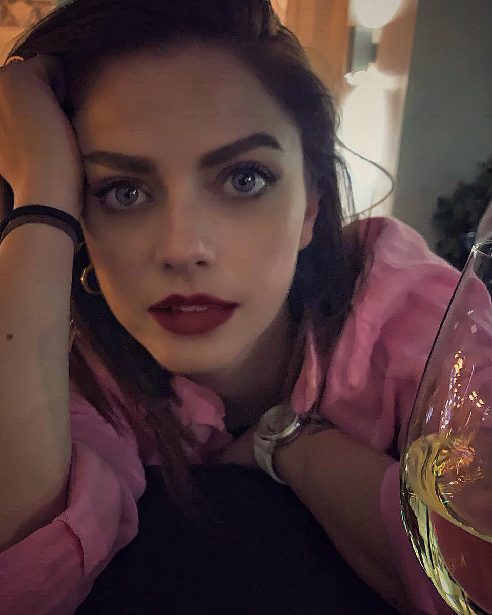 NaliOfficial's tweet photo. Cuore che rimbalza in petto come le maracas 💘 https://t.co/S8JIbrNDZn